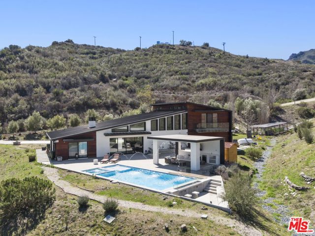31830 Lobo Canyon, Agoura Hills CA: https://media.crmls.org/mediaz/585cdcce-bd23-4087-80d8-41d154947137.jpg