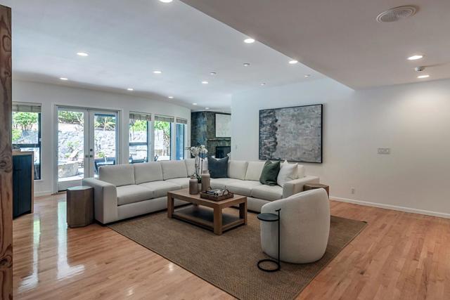 3 Oak Forest Court, Portola Valley CA: https://media.crmls.org/mediaz/585ce7c2-c1cb-492f-be0b-c11a6c84430a.jpg