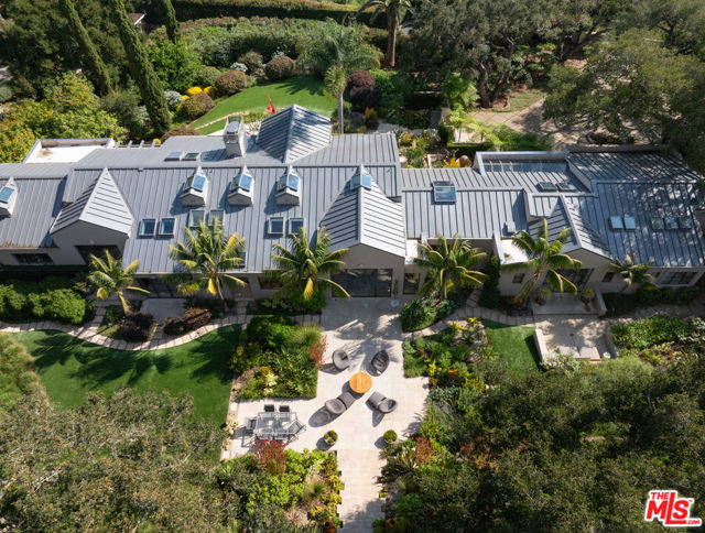 796 Hot Springs Road, Montecito CA: https://media.crmls.org/mediaz/585d0af8-cff4-4f3e-9756-dc029f592b2e.jpg