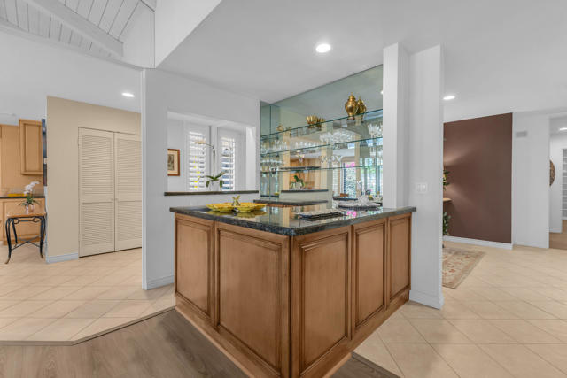5 Stanford Drive, Rancho Mirage CA: https://media.crmls.org/mediaz/585d34fe-1371-4759-b2be-3a7b0eb8f0ba.jpg