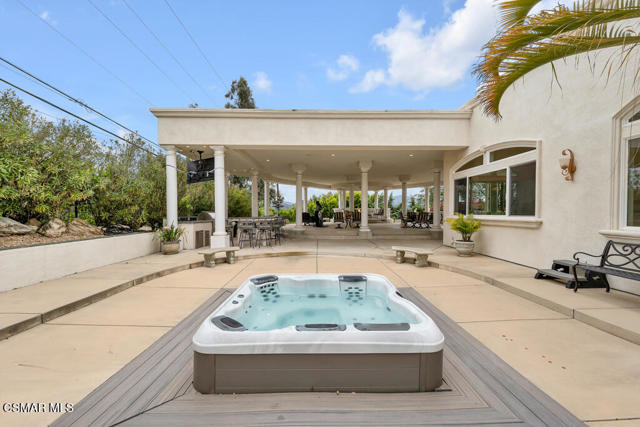 932 Rosario Drive, Thousand Oaks CA: https://media.crmls.org/mediaz/585d4781-b40a-45bf-a07a-51b1106d5653.jpg