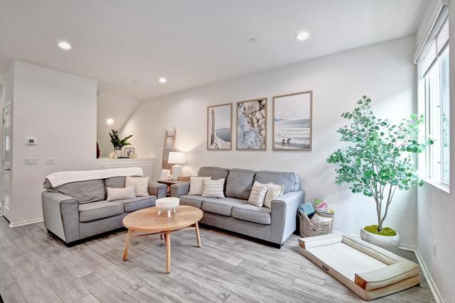1201 Via Lucero, Oceanside CA: https://media.crmls.org/mediaz/585db5dc-8ee4-47e1-9ea7-7a39f64aaef3.jpg