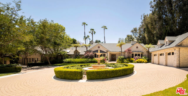 9996 Sunset Boulevard, Beverly Hills CA: https://media.crmls.org/mediaz/585dc0f8-0730-4758-8c7d-c0e4179ff0f3.jpg