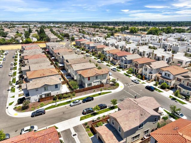 2466 Buzz Aldrin Way, Sacramento CA: https://media.crmls.org/mediaz/585e280d-2bee-4a34-98b6-58a9127ad9d5.jpg