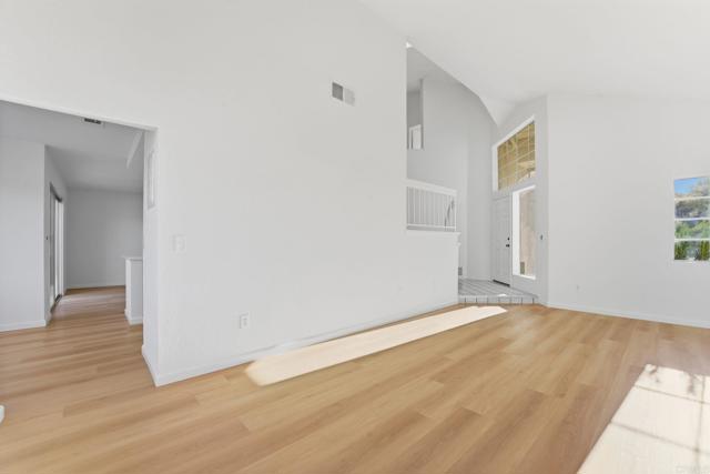 Detail Gallery Image 6 of 52 For 14493 Corte Lampara, San Diego,  CA 92129 - 3 Beds | 2/1 Baths