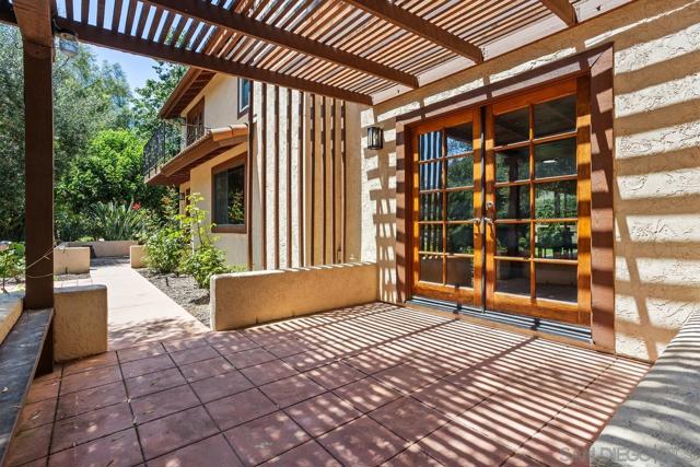 14210 Tierra Bonita Road, Poway CA: https://media.crmls.org/mediaz/585ed654-5d29-44da-b999-8089be753583.jpg