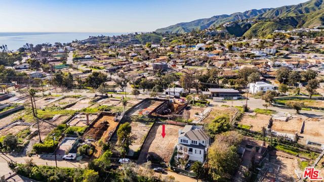 575 N Marquette Street, Pacific Palisades CA: https://media.crmls.org/mediaz/585ee85c-b582-4e47-88f9-2baaf6da357b.jpg