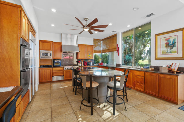 284 Loch Lomond Road, Rancho Mirage CA: https://media.crmls.org/mediaz/585f0e06-1879-426f-b128-4a58badaa222.jpg