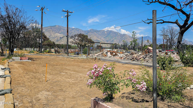 23 W Mendocino Street, Altadena CA: https://media.crmls.org/mediaz/585f7d10-529e-401f-9a94-9b8769a945a0.jpg