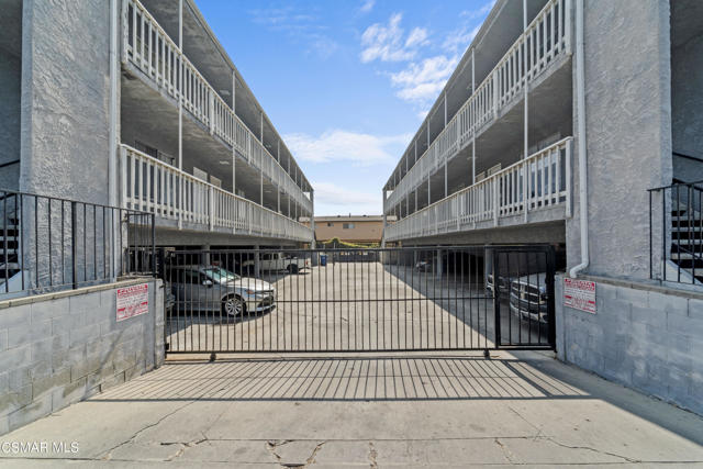 18356 Napa Street, Northridge CA: https://media.crmls.org/mediaz/585f803c-cac9-4e3f-83a8-cb6c3bac7acf.jpg