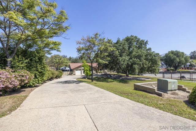 1603 CAMINO DEL SEQUAN, Alpine CA: https://media.crmls.org/mediaz/585f987e-80b5-41e0-a4e3-6eb4ac0b5ec7.jpg