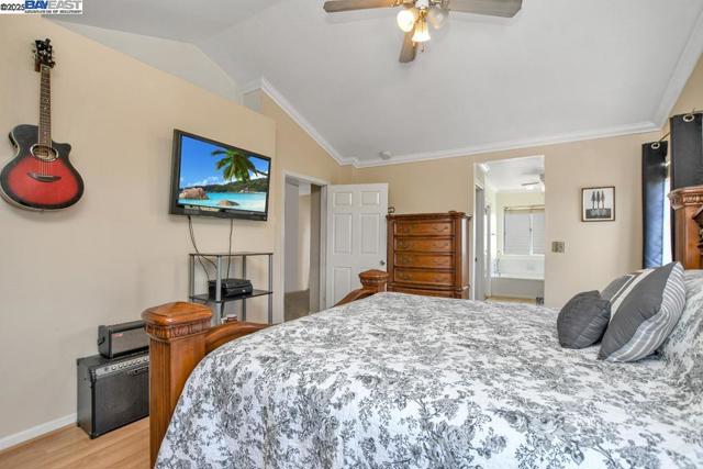 2218 Newport Ct., Discovery Bay CA: https://media.crmls.org/mediaz/58601d21-e71a-41b1-934b-3bb8a12dd08d.jpg
