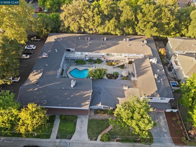 200 El Dorado Ave, Danville CA: https://media.crmls.org/mediaz/58607752-1faa-46b4-9b5a-d7d45c14b59e.jpg