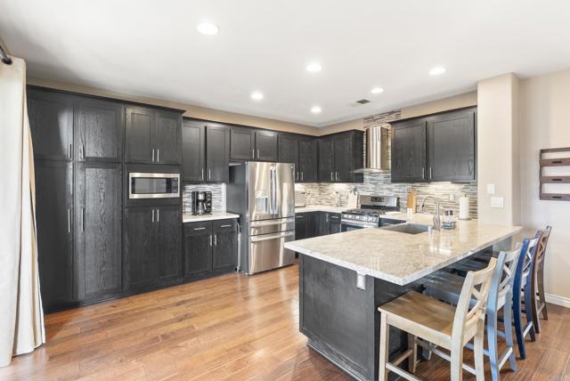 Detail Gallery Image 4 of 40 For 1266 Morgan Hill Dr, Chula Vista,  CA 91913 - 4 Beds | 2/1 Baths