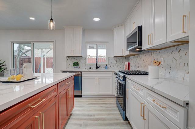 1320 Vinca Way, San Diego CA: https://media.crmls.org/mediaz/5861cda9-7676-4def-8bdb-960c33be1103.jpg