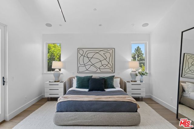 2590 Amherst Avenue, Los Angeles CA: https://media.crmls.org/mediaz/586290a9-8240-4fe8-9b27-6751673258a7.jpg