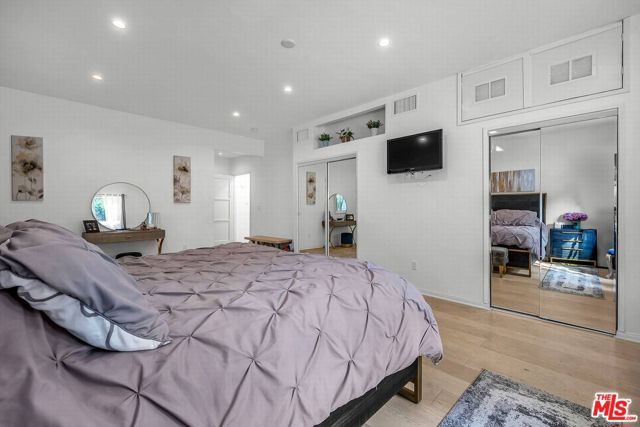 10321 Rochester Avenue, Los Angeles CA: https://media.crmls.org/mediaz/58634d5c-5007-4d87-9461-c30822de841c.jpg