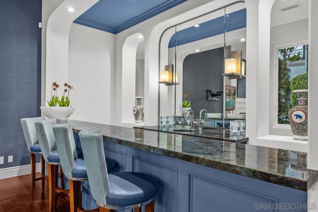 16590 Calle Familia, Rancho Santa Fe CA: https://media.crmls.org/mediaz/58634fd0-0875-4958-a406-c2e52048e5d7.jpg