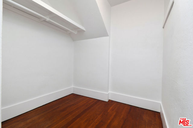 224 Horizon Avenue, Venice CA: https://media.crmls.org/mediaz/5863783c-4704-46b7-afe6-bcacb2cfe1a9.jpg