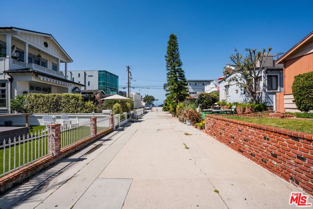 325 10th Street, Manhattan Beach, California 90266, ,Multi-Family,For Sale,10th,23294569