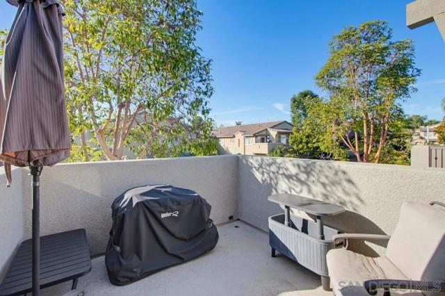 6377 Alexandri Cir, Carlsbad CA: https://media.crmls.org/mediaz/5863b856-9b69-499a-904e-5f0bb991b8df.jpg