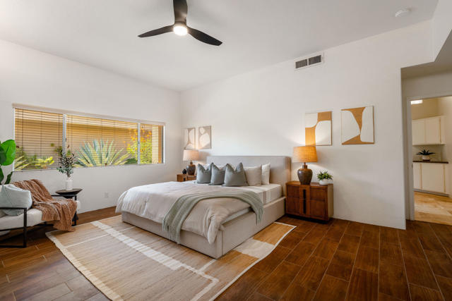 28 La Costa Drive, Rancho Mirage CA: https://media.crmls.org/mediaz/586445d2-8283-4c0a-a5fa-95ff10648e74.jpg