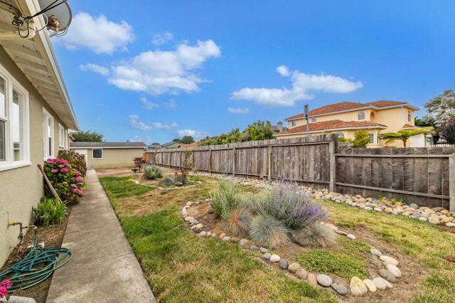 1490 Cabrillo Highway, Half Moon Bay CA: https://media.crmls.org/mediaz/586541f8-3e17-4346-bc88-ad494c4da026.jpg