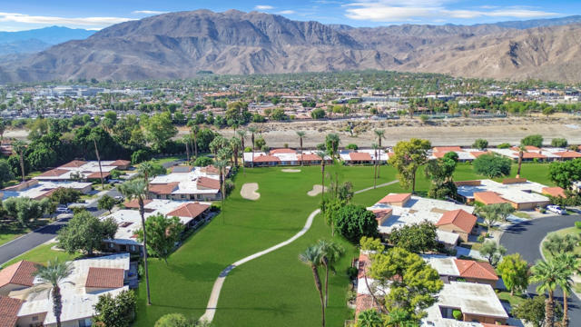 26 Majorca Drive, Rancho Mirage CA: https://media.crmls.org/mediaz/58655d2e-2be3-493d-92e5-01363dcd521e.jpg