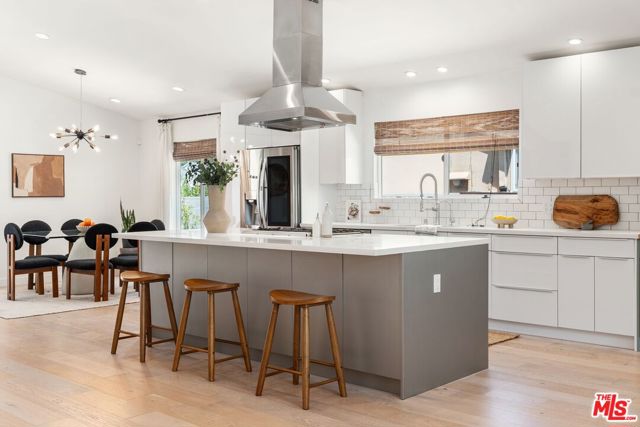 5627 Lemp Avenue, North Hollywood CA: https://media.crmls.org/mediaz/58656116-246f-4cc1-b23c-eed4adb2d965.jpg