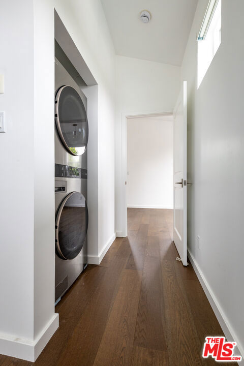 24042 Killion Street, Woodland Hills CA: https://media.crmls.org/mediaz/58661f5d-05f8-48b6-b37d-2473a0651415.jpg