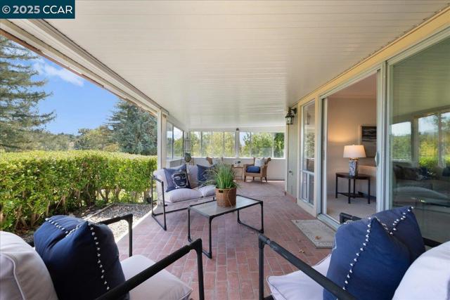1256 Skycrest Dr, Walnut Creek CA: https://media.crmls.org/mediaz/58663f6c-e6a9-420b-9e6f-e86f4b5b581a.jpg