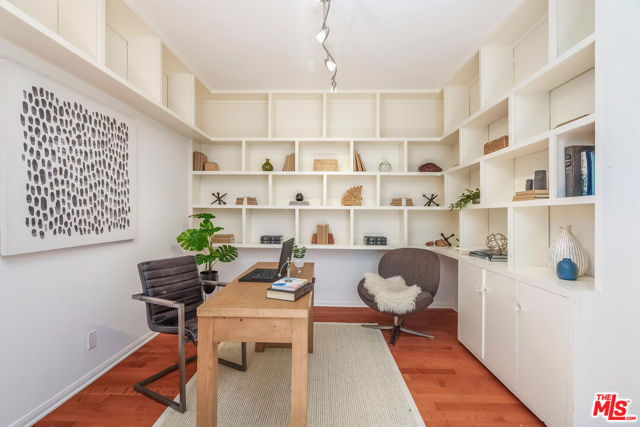 1119 23rd Street, Santa Monica CA: https://media.crmls.org/mediaz/5866cab8-c362-45a0-814b-29031dd57557.jpg