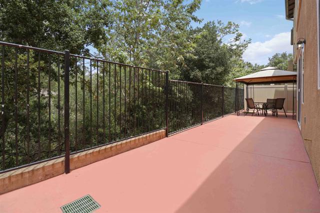 4101 Arroyo Way, National City CA: https://media.crmls.org/mediaz/5866eeba-2aaf-4b68-bf95-169332f69e16.jpg