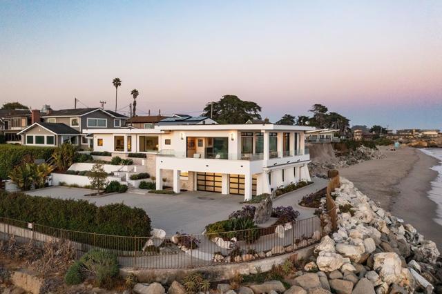 2900 E Cliff Drive, Santa Cruz CA: https://media.crmls.org/mediaz/586741e2-e84a-4f24-8a46-ee69111bd605.jpg