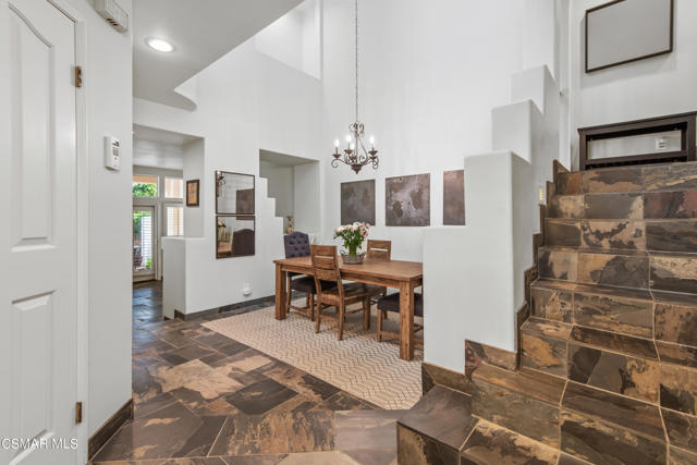 1025 Sunset Oak Circle, Newbury Park CA: https://media.crmls.org/mediaz/58678177-6e5c-4b18-b60e-51de448bf8d3.jpg