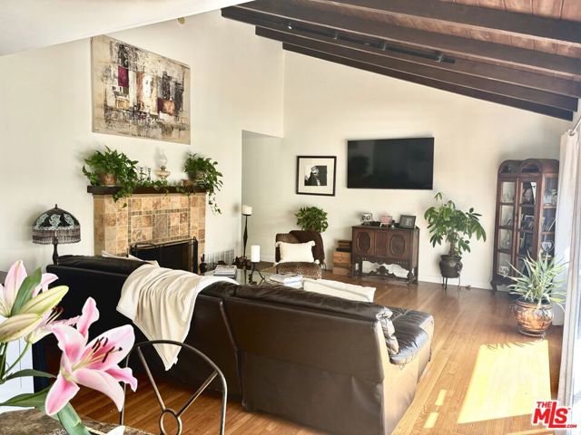 22491 Domingo Road, Woodland Hills CA: https://media.crmls.org/mediaz/58678b93-f944-43af-981b-d8909095b20d.jpg