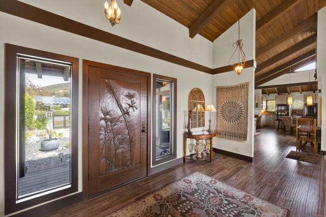 1310 Miracielo Court, San Marcos CA: https://media.crmls.org/mediaz/58682398-0bf0-4b26-9db9-de01dca7ada6.jpg