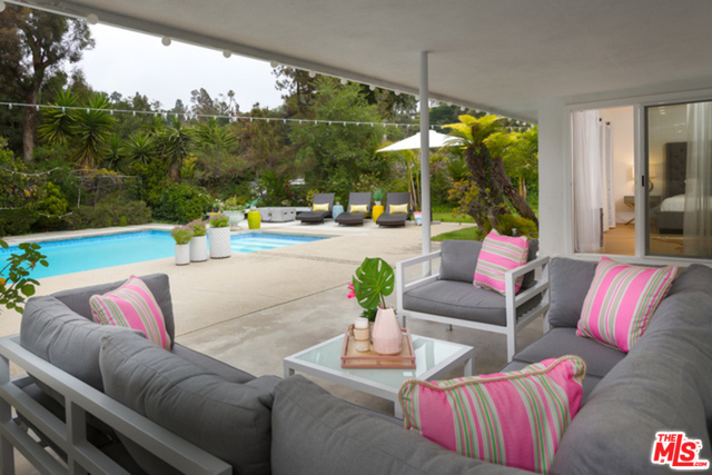 774 N KENTER Avenue, Los Angeles CA: https://media.crmls.org/mediaz/58684f9a-95e9-4aa6-9a8e-25d82ce18b85.jpg