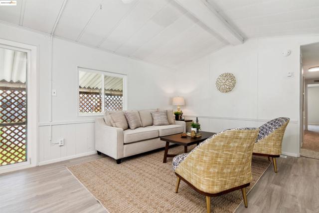 301 Alcott Ct, Bethel Island CA: https://media.crmls.org/mediaz/586899a4-3031-40db-a057-3841c1993b75.jpg