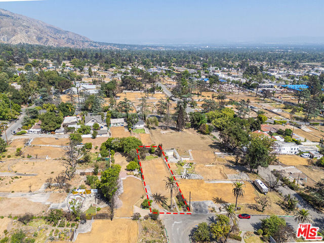 2876 Saint James Place, Altadena CA: https://media.crmls.org/mediaz/5868ef6f-f606-4b8a-9635-8be0e8294813.jpg