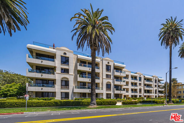 701 Ocean Avenue, Santa Monica CA: https://media.crmls.org/mediaz/586a0725-28a4-4d11-8aee-34f2f3062d89.jpg