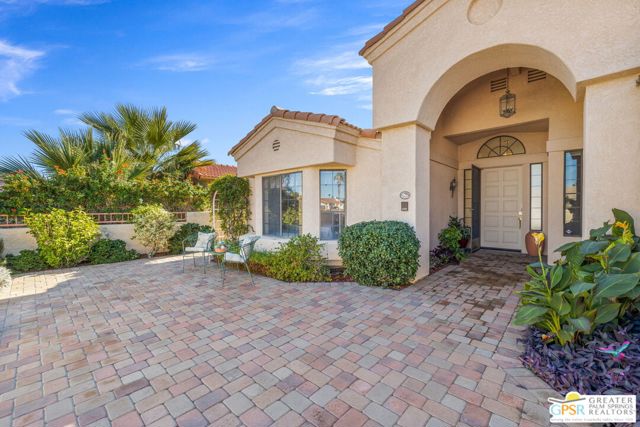76797 California Drive, Palm Desert CA: https://media.crmls.org/mediaz/586a3f3c-c813-4448-9e90-fd79c89da7ad.jpg