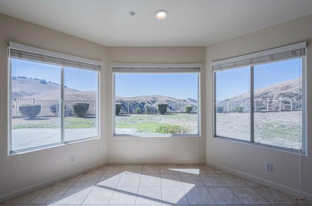 27606 Prestancia Circle, Salinas CA: https://media.crmls.org/mediaz/586a4dfc-acf6-4b2c-850d-cc27b68f5e80.jpg