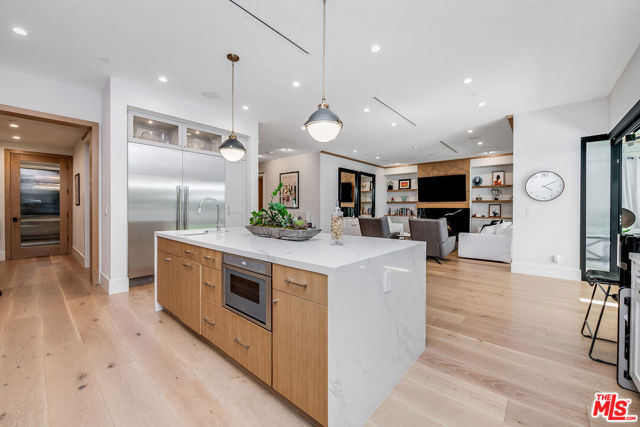 4365 Kraft Avenue, Studio City CA: https://media.crmls.org/mediaz/586b2160-7c7b-4d79-8ce3-1e56955d3449.jpg