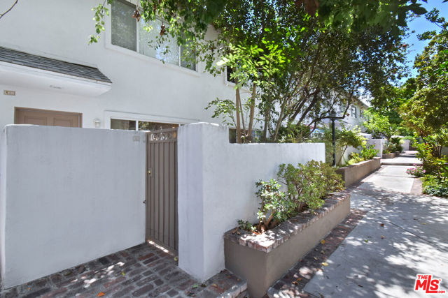 18611 Collins Street, E10 photo 2