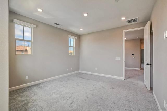 1097 Delpy View Point, Vista CA: https://media.crmls.org/mediaz/586c4fbc-3f9d-4bb4-986a-f80cd825ff10.jpg