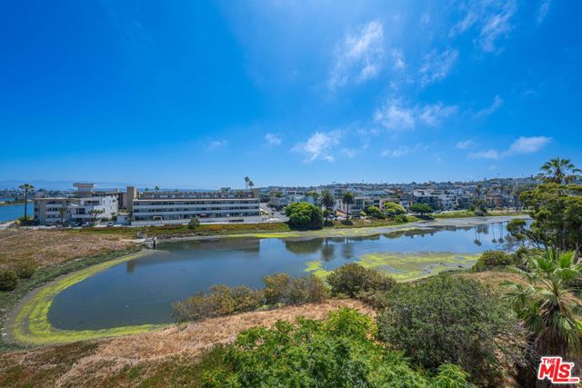 6220 Pacific Avenue, Playa del Rey CA: https://media.crmls.org/mediaz/586c6079-a614-4db6-99c8-8728a5952783.jpg