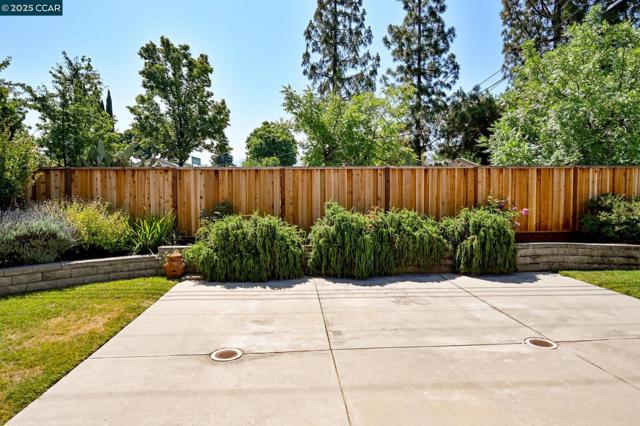 1236 Sherlock Way, Concord CA: https://media.crmls.org/mediaz/586c8354-b3c4-4141-853f-4f1458ec20df.jpg