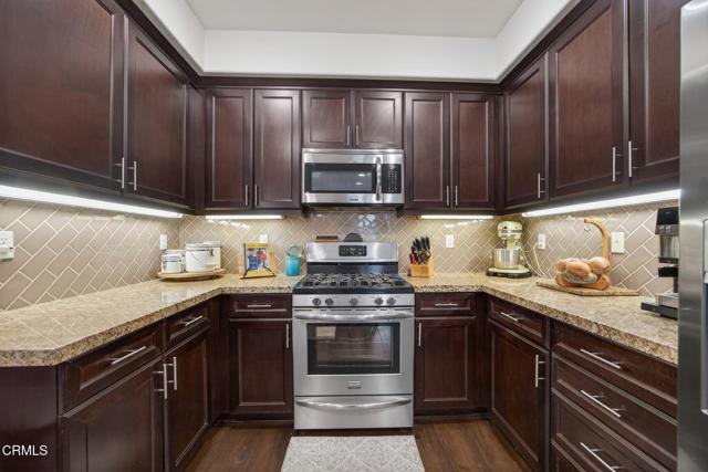 Detail Gallery Image 12 of 37 For 34 Secret Hollow Ln, Newbury Park,  CA 91320 - 3 Beds | 2/1 Baths