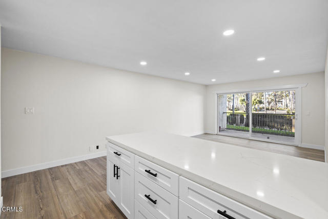 566 Ebbtide Circle, Port Hueneme CA: https://media.crmls.org/mediaz/586cc61f-5240-44bf-bcbf-85e4ebb48bdf.jpg